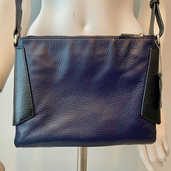 NWOT - Danier Navy & Black 100% Pebble Leather Crossbody Bag with Gold Hardware - Picture 1 of 13